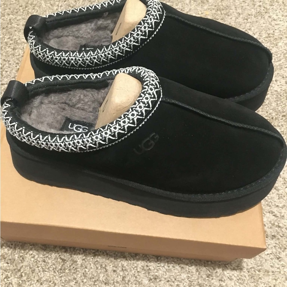 size 9 women’s or 7 men’s Black UGG Tazman  ll platform - Picture 2 of 5